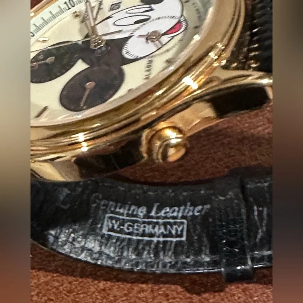 EUC Men's Disney Seiko Mickey Mouse Chronograph Date Alarm Watch & Original Box